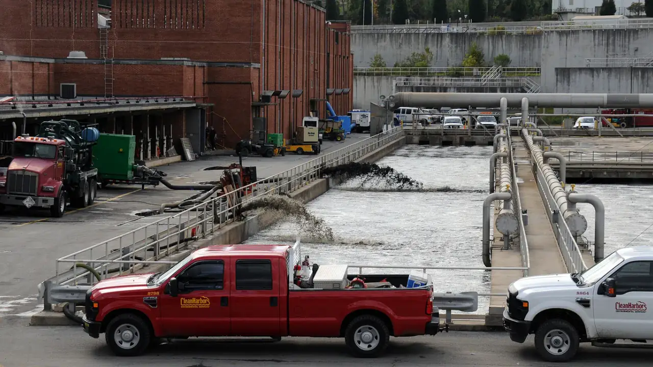 Flood Clean Up & Water Extraction - Water Damage Restoration & 24/7 Flood Cleanup